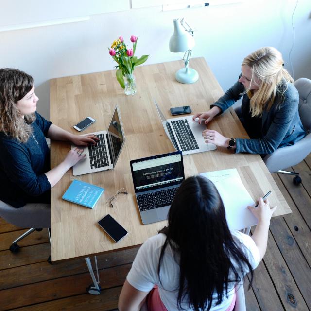 Cowomen 3alw9v3jnkc Unsplash