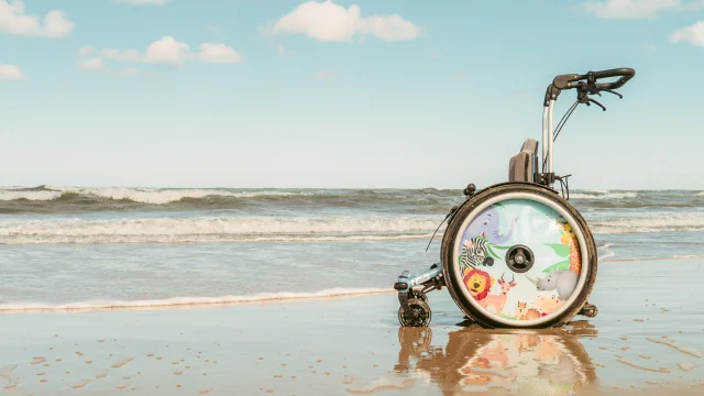 Accessibilité aux personnes à mobilité réduite sur la plage.