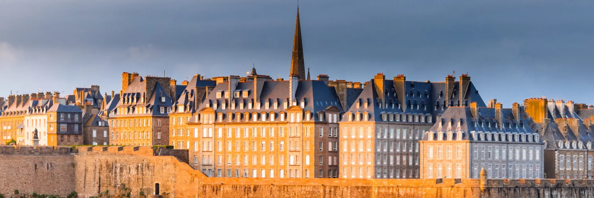 Vue Sur Saint Malo Intra Muros Depuis Le Mole Des Noires Saint Malo Loic Lagarde 667 1200px