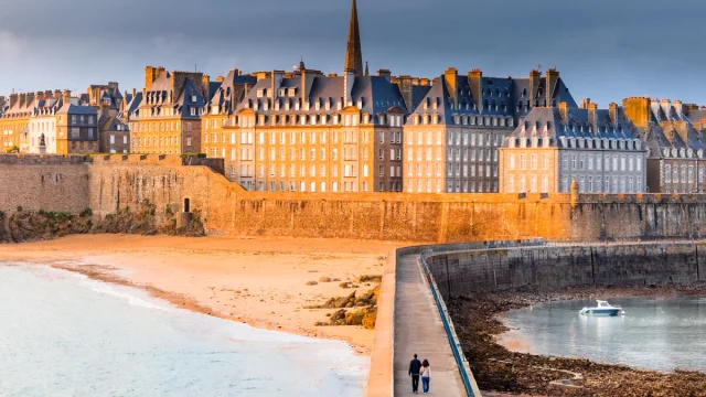 Vue Sur Saint Malo Intra Muros Depuis Le Mole Des Noires Saint Malo Loic Lagarde 667 1200px