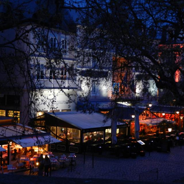 Vue nocturne de la Place Chateaubriand - Saint-Malo