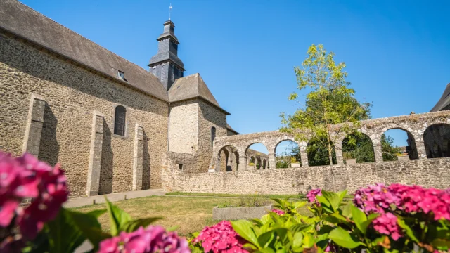 Abbaye Du Tronchet Le Tronchet Thibault Poriel 5076 1200px