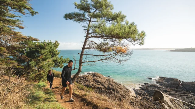 Randonnee A La Pointe Du Meinga Saint Coulomb Thibault Poriel 4978 1200px