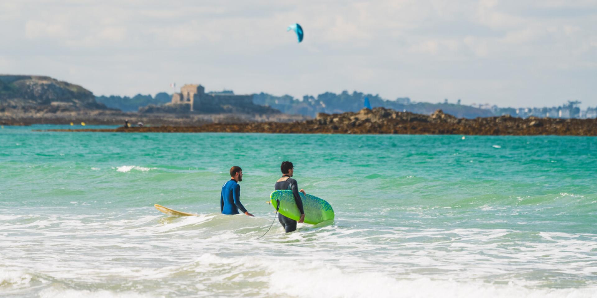 Surfeurs Parame Saint Malo