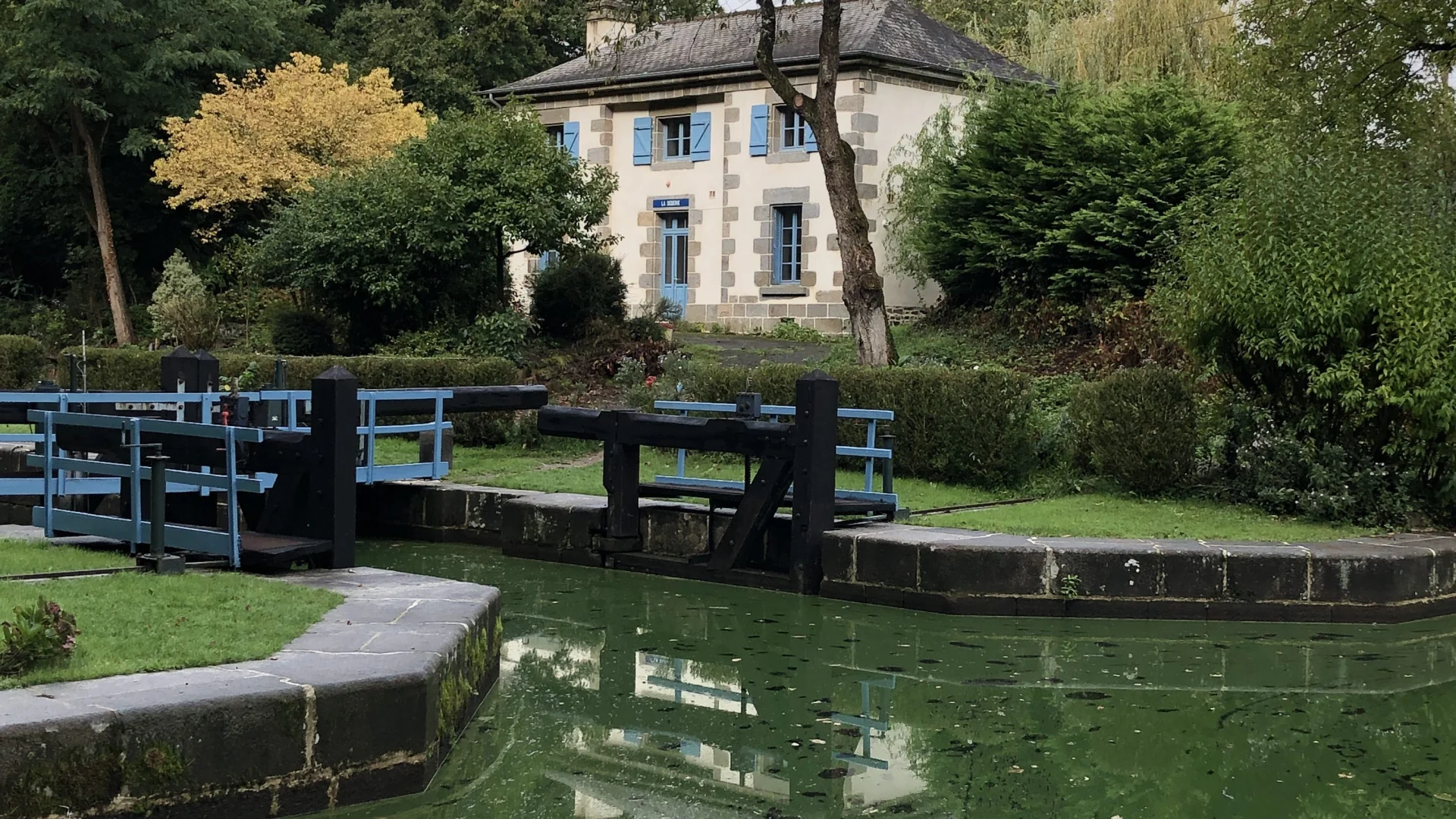 Elf sluizen Canal D Ille Et Rance Hede Bazouges Smbmsm 3053 Gedraaid