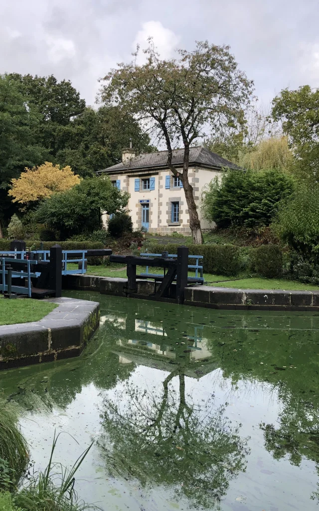 Elf sluizen Canal D Ille Et Rance Hede Bazouges Smbmsm 3053 Gedraaid